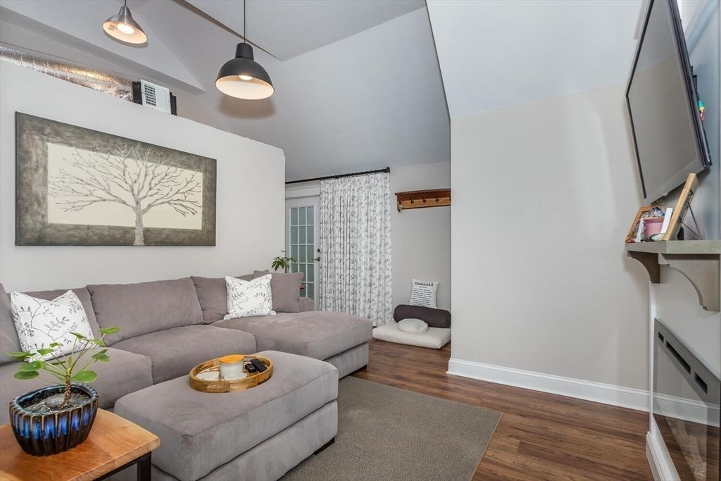 Interior, Living room, Pendant Lights, Wood Texture Flooring