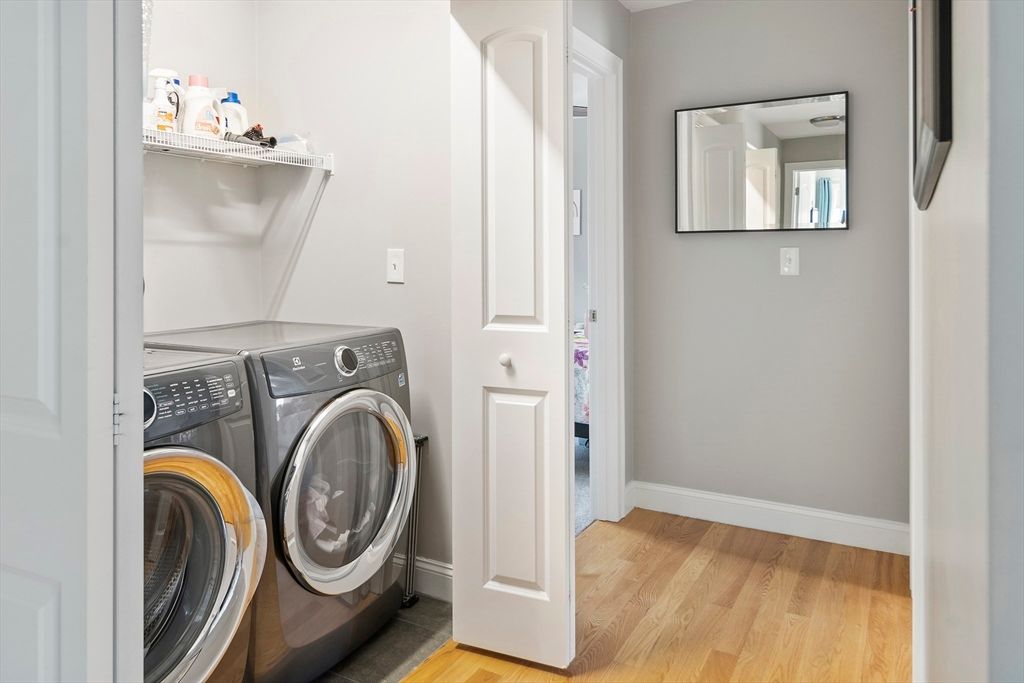 Interior, Utility Closets, Washer, Wood Texture Flooring