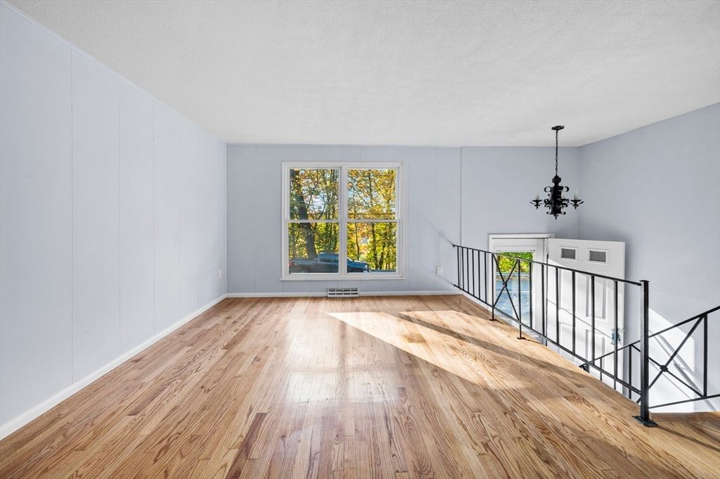 Chandelier, Empty room, Interior, Wood Texture Flooring