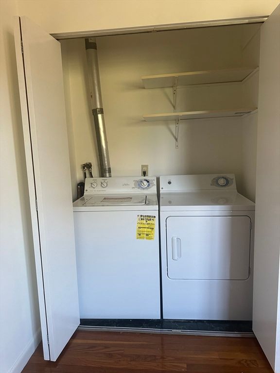 Interior, Utility Closets, Washer, Wood Texture Flooring