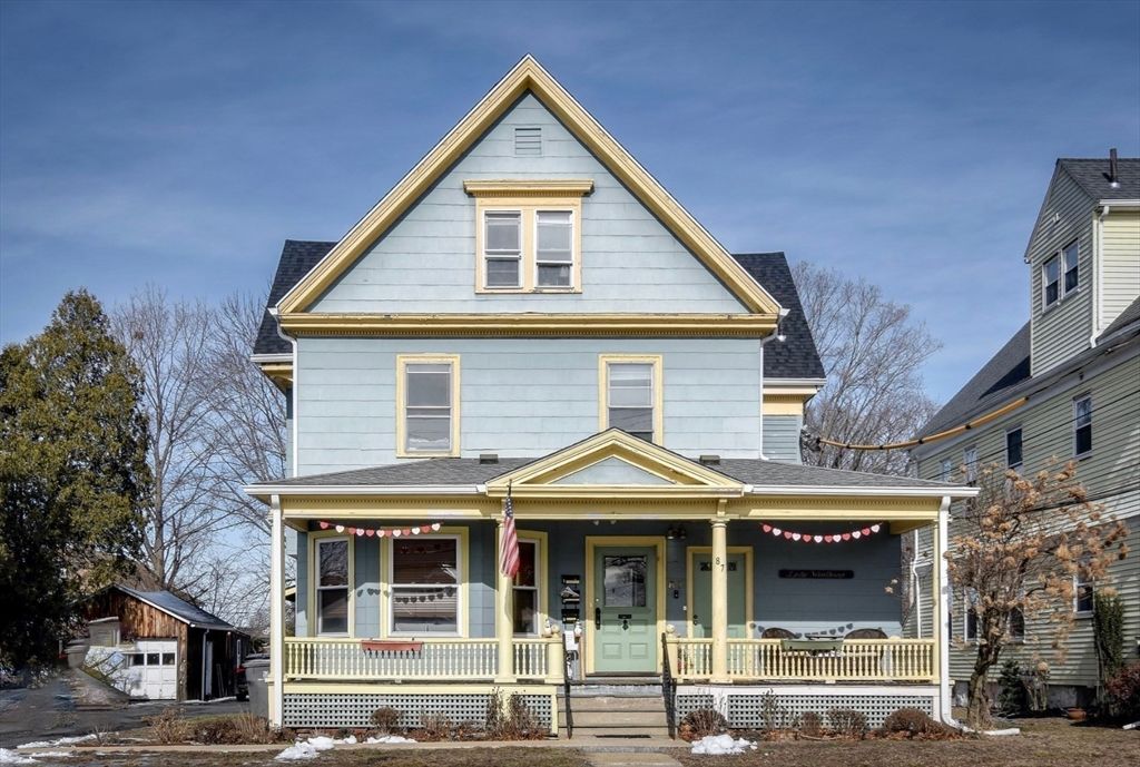 Exterior, Facade, Queen Anne Victorian
