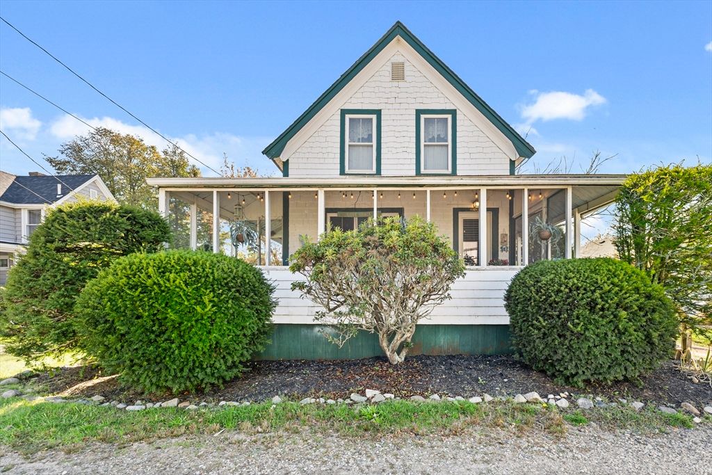 Exterior, Facade, Queen Anne Victorian