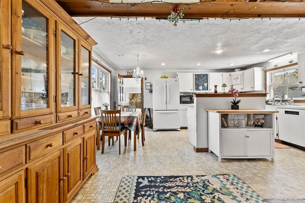 Chandelier, Dining room, Interior, Kitchen, Recessed Lighting