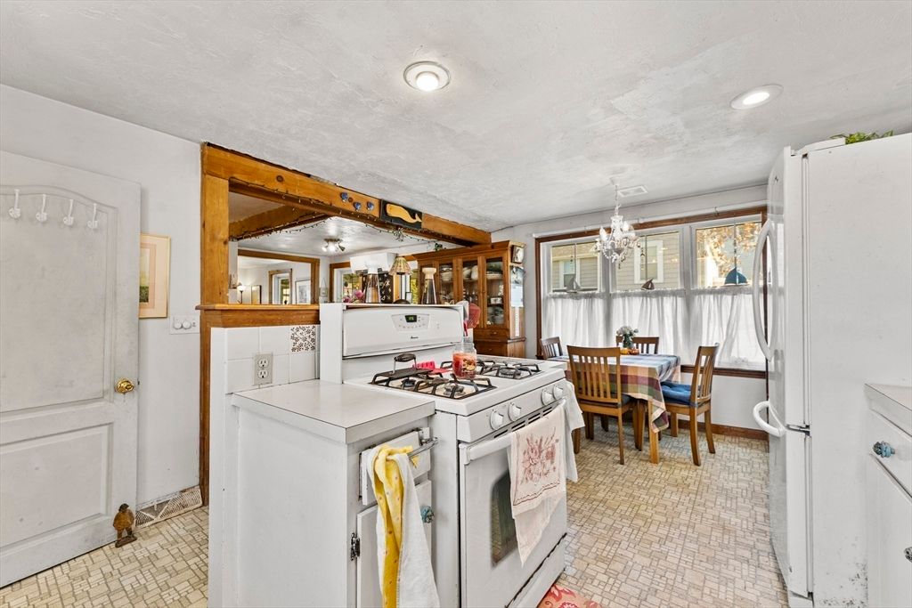 Chandelier, Dining room, Interior, Kitchen, Recessed Lighting