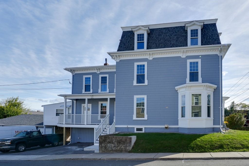 Exterior, Facade, Georgian