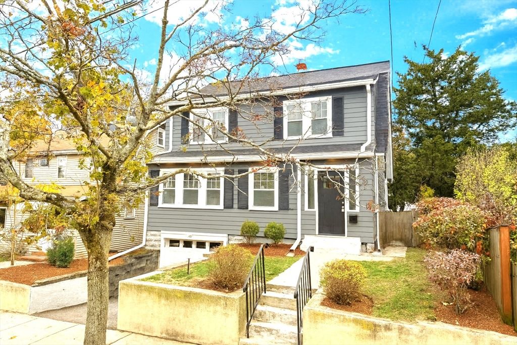 Exterior, Facade, American Foursquare