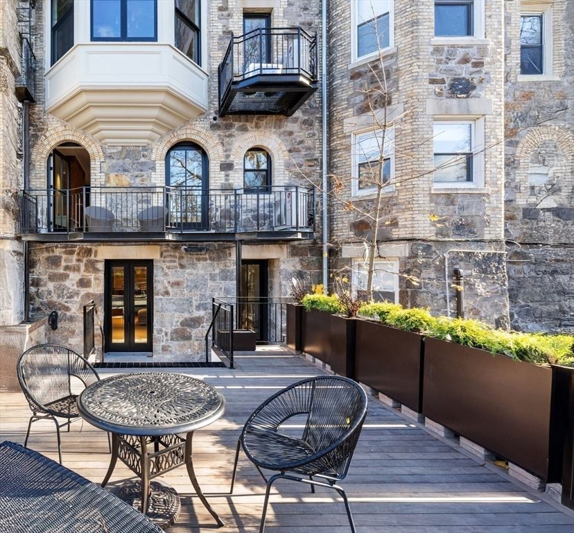 Exterior, Facade, Brick Facade, Rowhouse