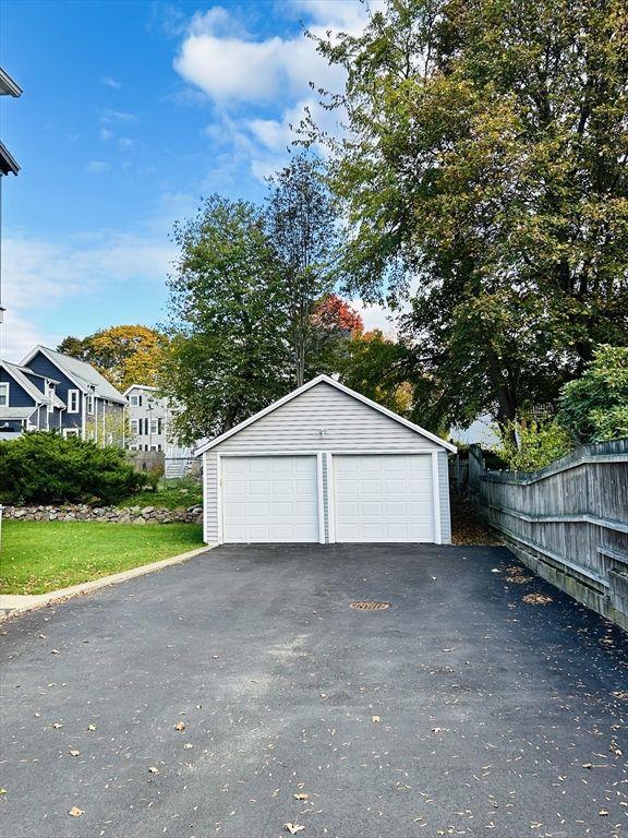 Detached Garage, Exterior