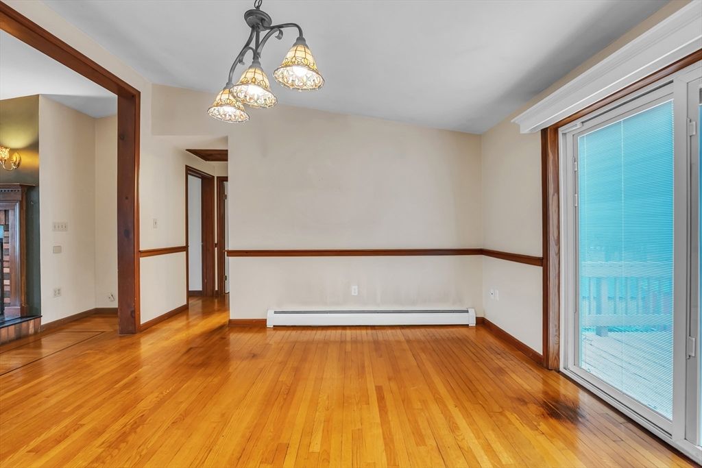 Empty room, Interior, Pendant Lights, Wood Texture Flooring