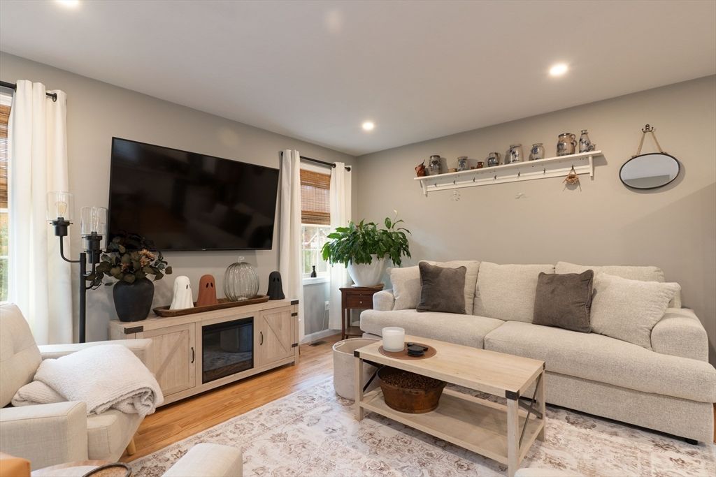 Interior, Living room, Recessed Lighting, Wood Texture Flooring