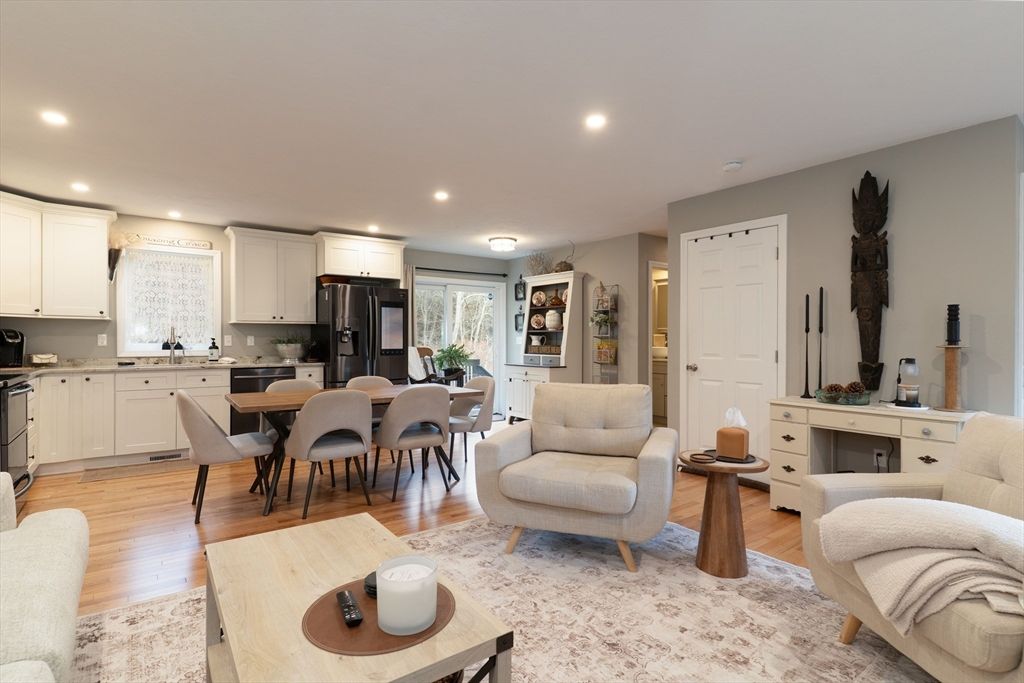 Dining room, Interior, Kitchen, Recessed Lighting, Wood Texture Flooring