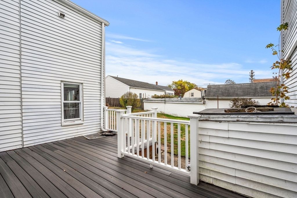 Exterior, Outdoor Kitchen, Water