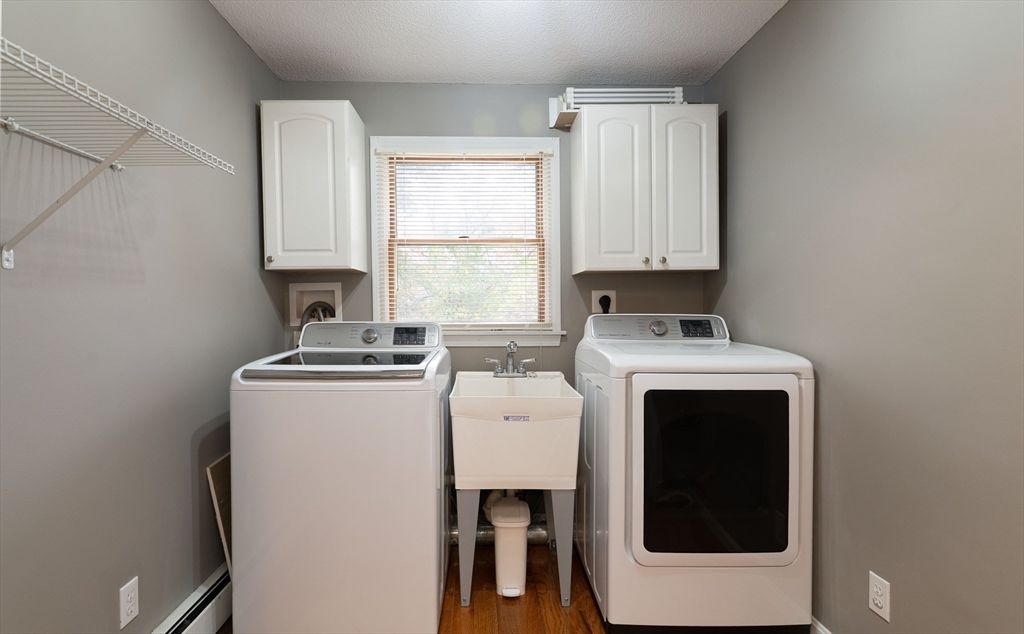 Interior, Washer, Wood Texture Flooring