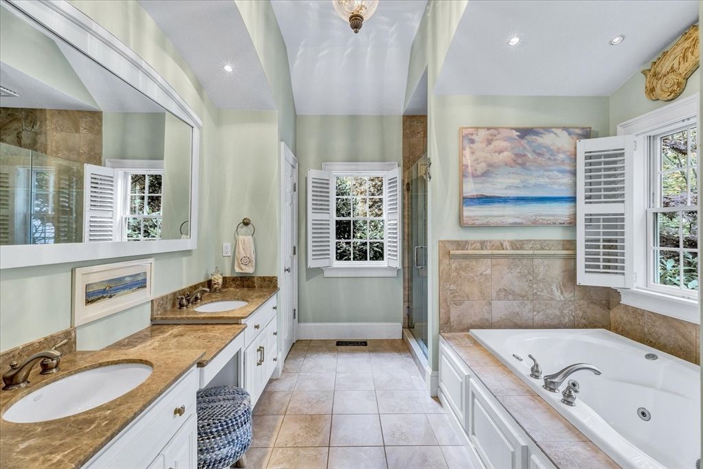 Bathroom, Dual Sink Vanities, Interior, Recessed Lighting