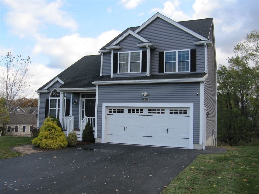 Attached, Exterior, Facade, Farmhouse