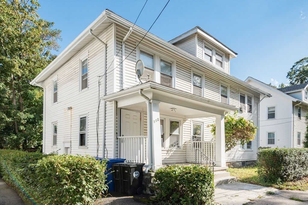 Exterior, Facade, American Foursquare