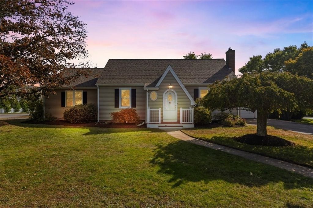 Backyard, Exterior, Facade, Cape Cod