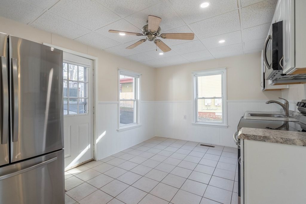 Empty room, Interior, Kitchen, Recessed Lighting