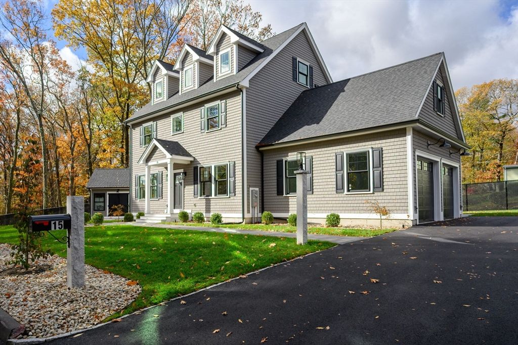 Attached, Exterior, Facade, Cape Cod