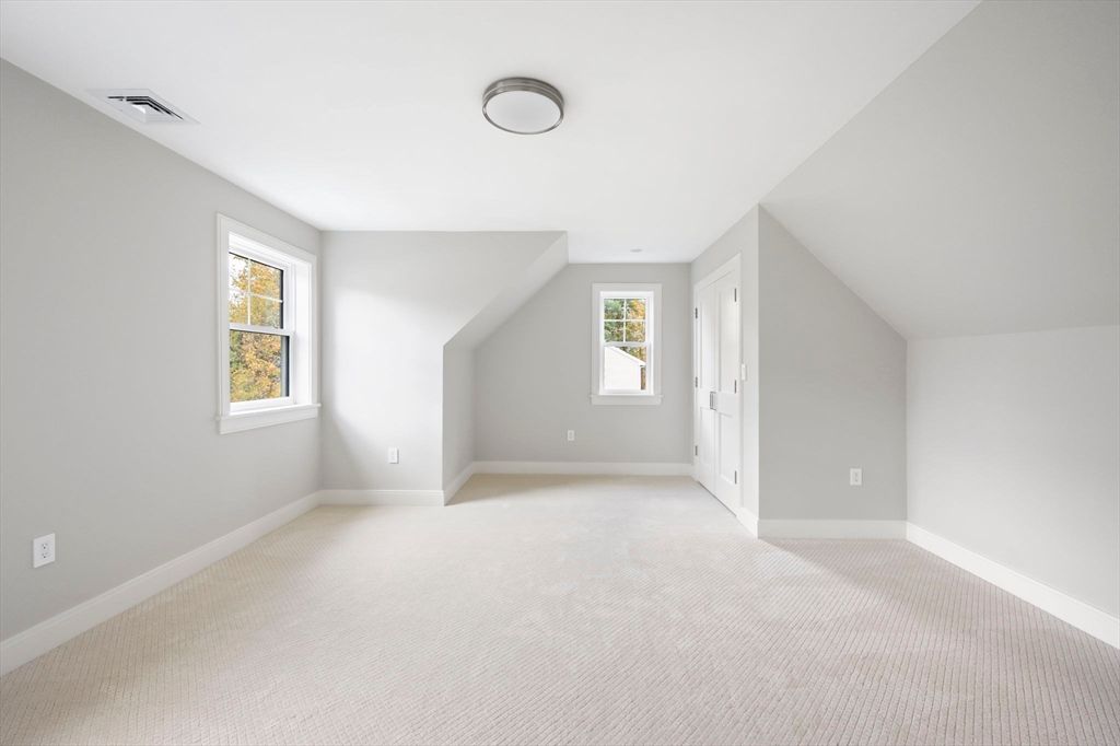 Empty room, Interior