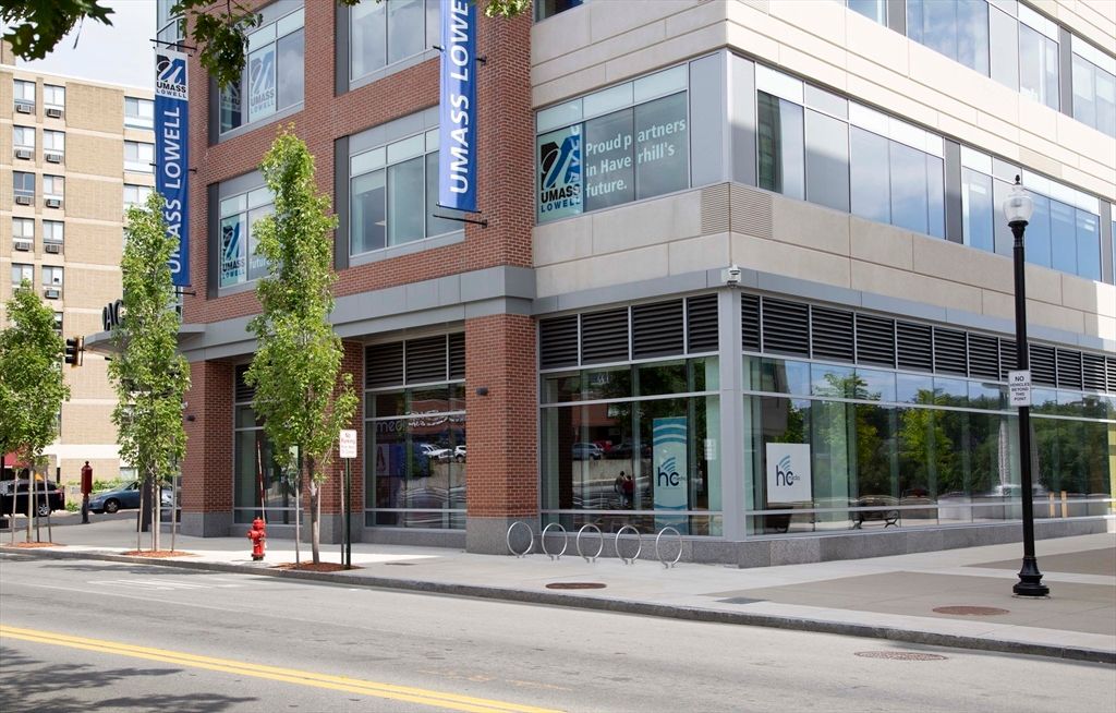 Exterior, Facade, Brick Facade, Rowhouse