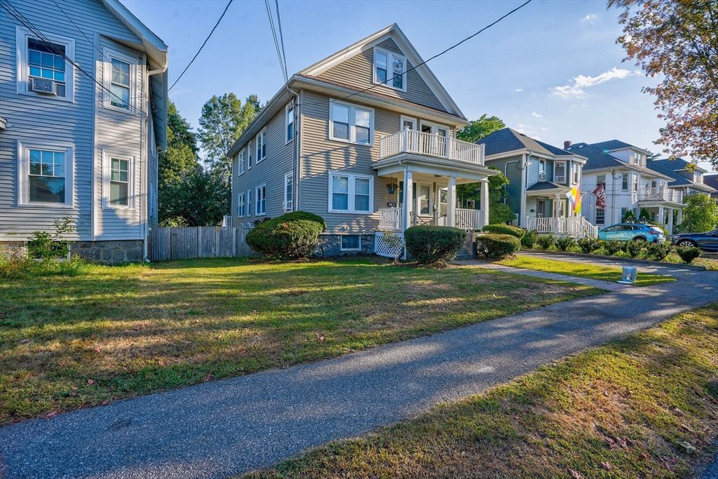 Exterior, Facade, Queen Anne Victorian