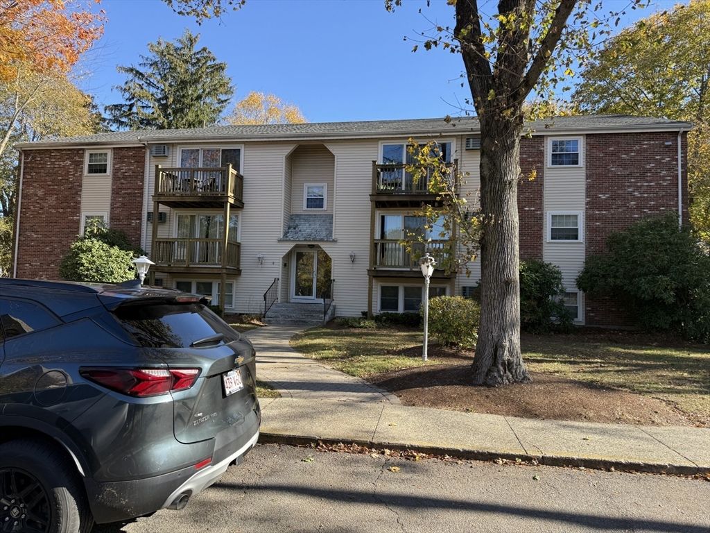 Exterior, Facade, Brick Facade, Georgian