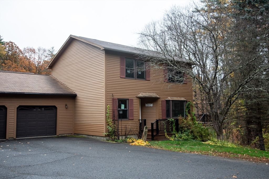 Attached, Exterior, Facade, Raised Ranch