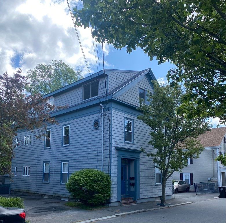 Exterior, Facade, Queen Anne Victorian