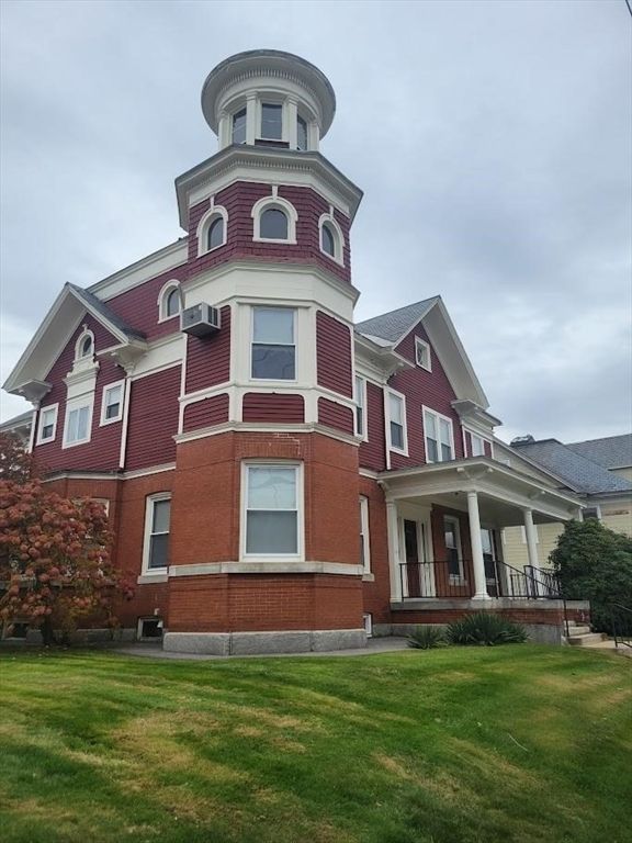 Exterior, Facade, Brick Facade, Queen Anne Victorian