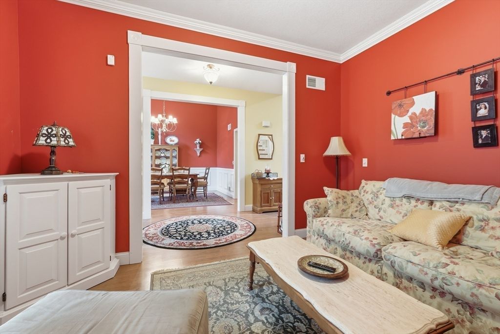 Chandelier, Dining room, Interior, Living room, Wood Texture Flooring