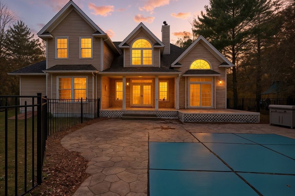 Exterior, Facade, Farmhouse