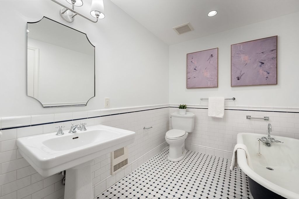 Bathroom, Interior, Recessed Lighting