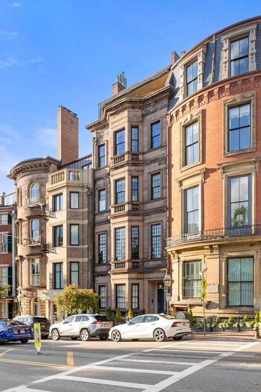 Exterior, Facade, Brownstone