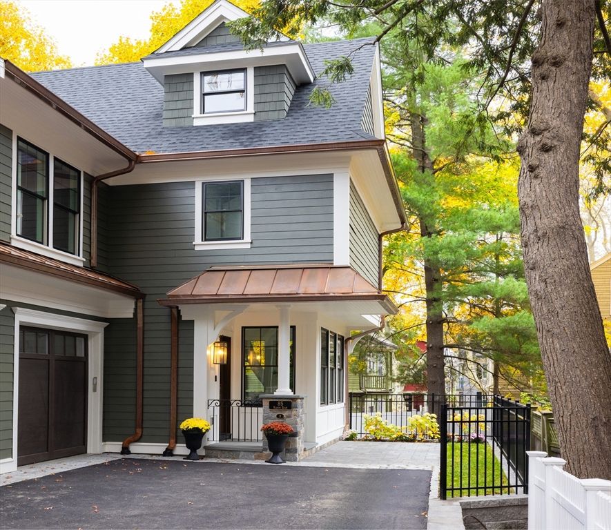 Exterior, Facade, American Foursquare