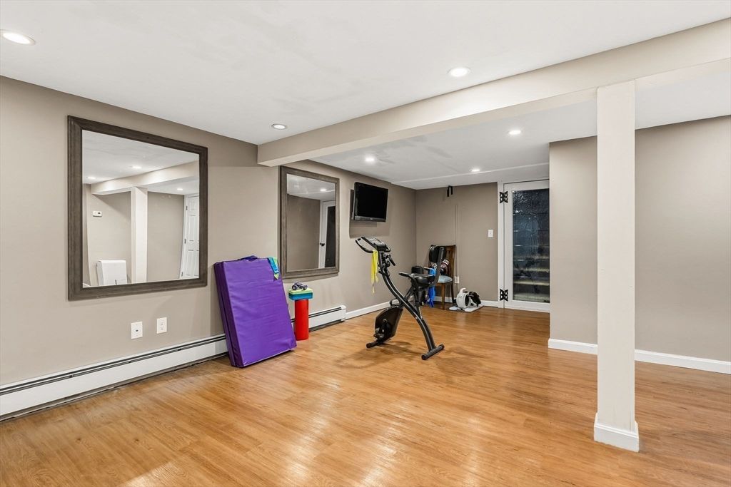 Fitness Equipment, Interior, Recessed Lighting, Wood Texture Flooring