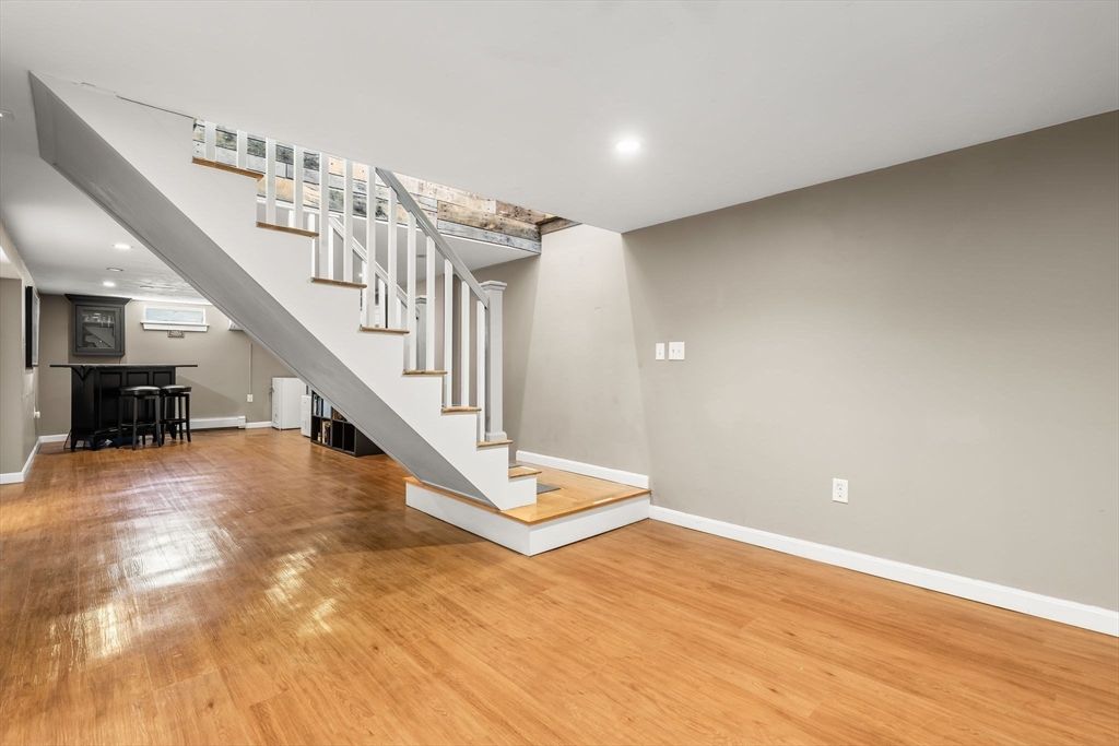 Interior, Recessed Lighting, Wood Texture Flooring
