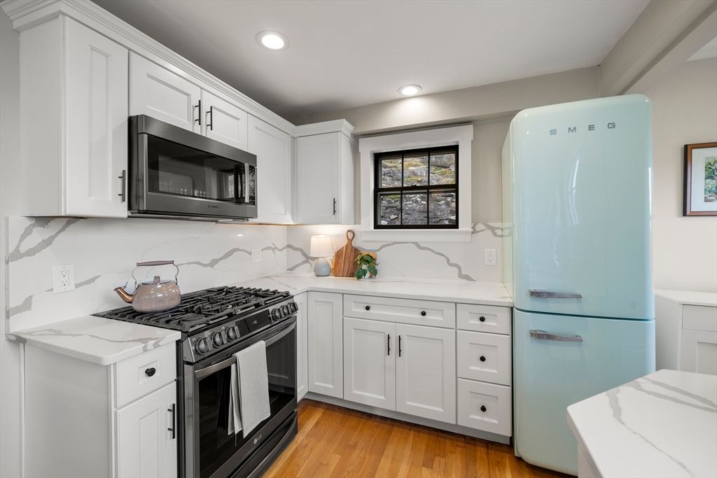 Interior, Kitchen, Marble Walls, Recessed Lighting, Wood Texture Flooring