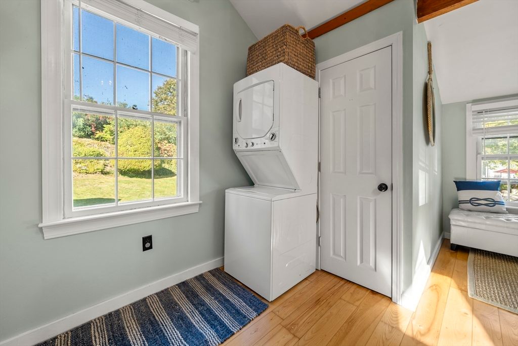 Interior, Utility Closets, Washer, Wood Texture Flooring