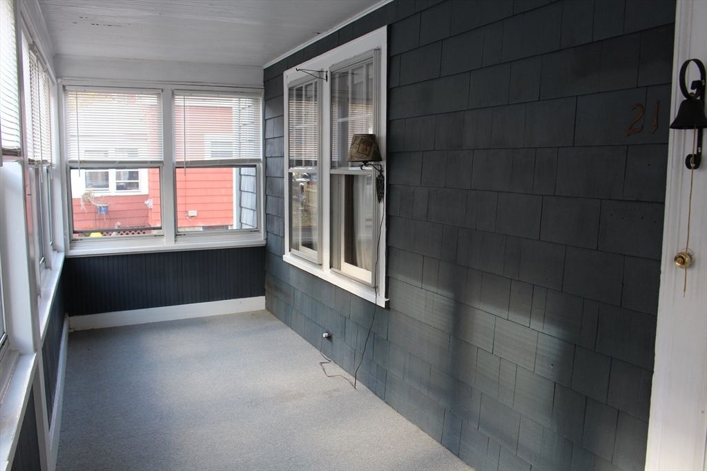 Empty room, Interior