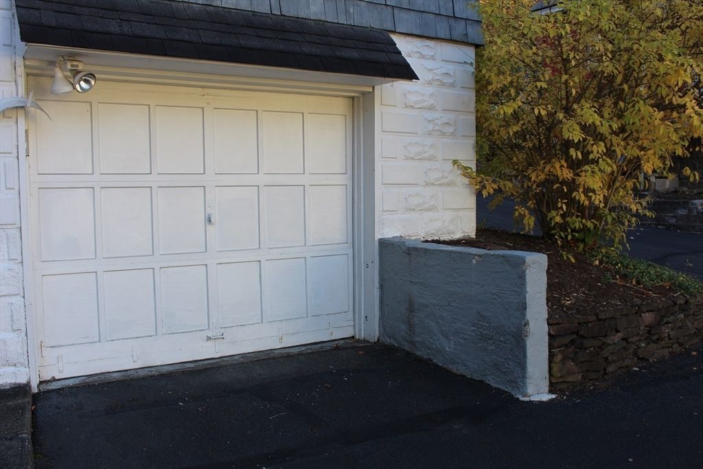 Detached Garage, Exterior