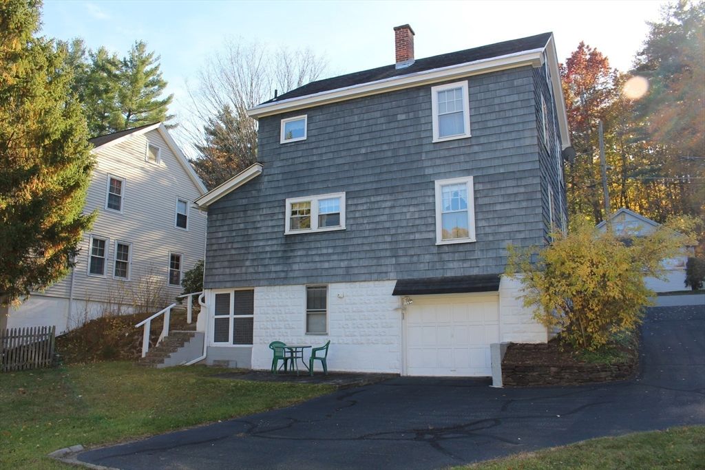 Attached, Exterior, Facade, Split Level