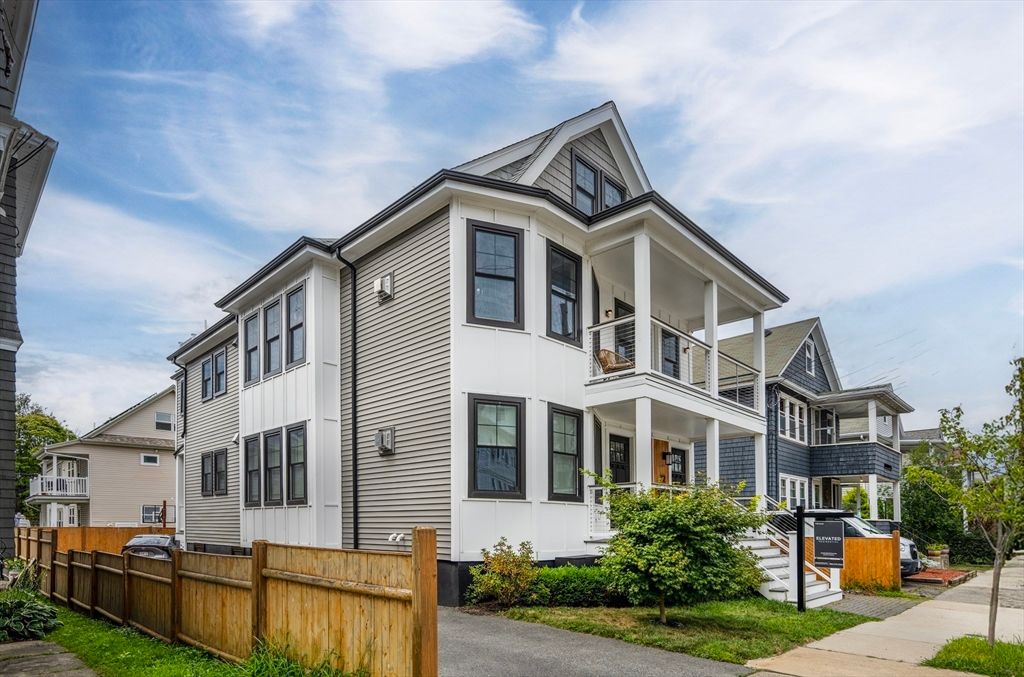 Exterior, Facade, Queen Anne Victorian