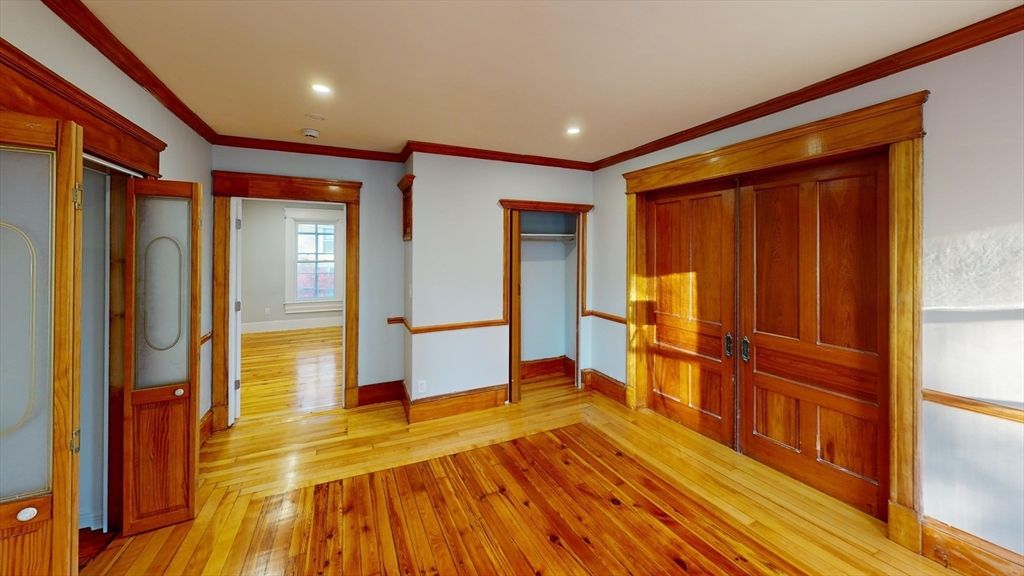 Empty room, Interior, Recessed Lighting, Washer, Wood Texture Flooring