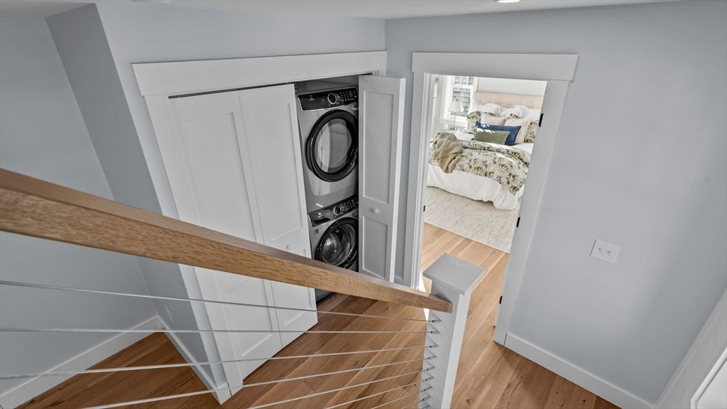 Bedroom, Interior, Utility Closets, Washer, Wood Texture Flooring