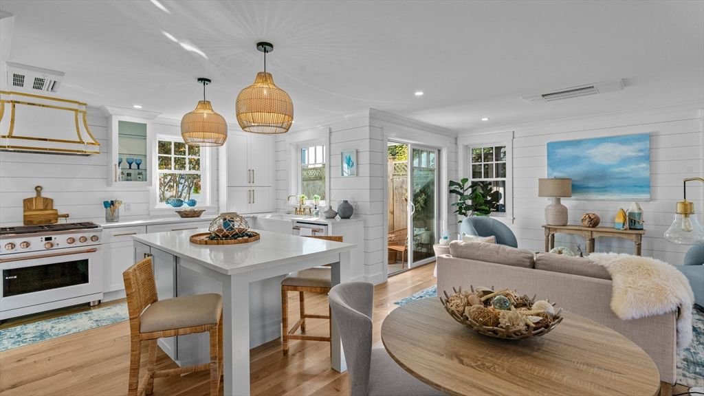 Interior, Kitchen, Living room, Pendant Lights, Recessed Lighting, Wood Texture Flooring