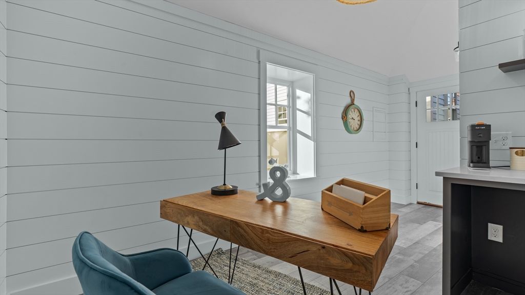 Home Office, Interior