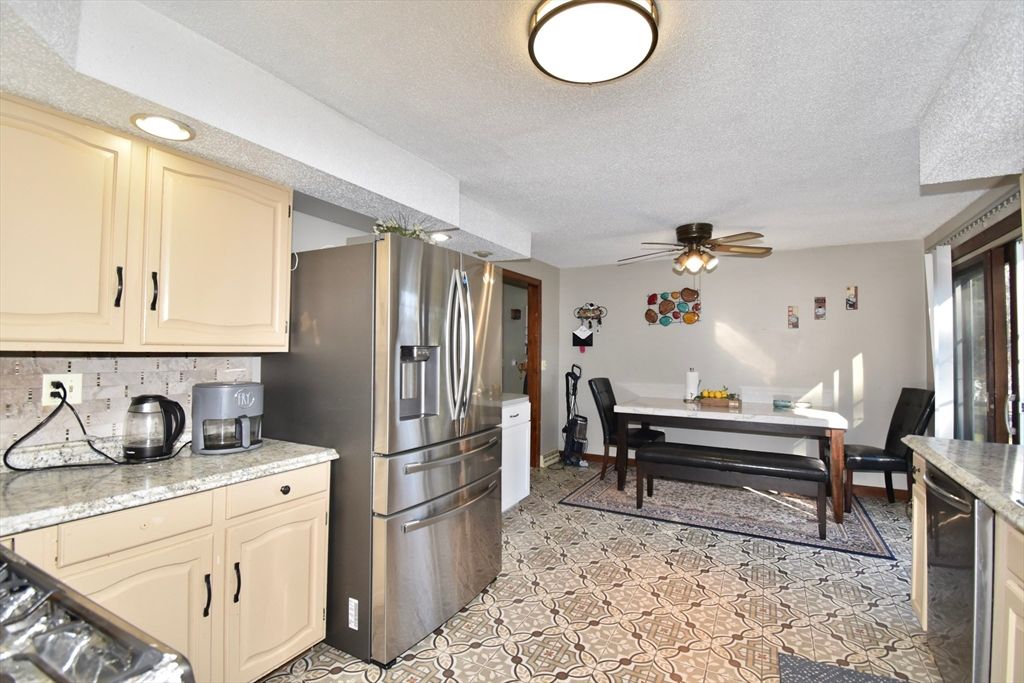 Dining room, Interior, Kitchen, Recessed Lighting