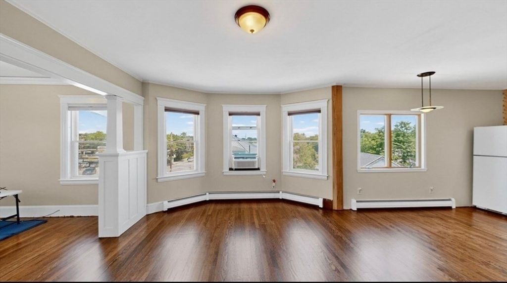 Empty room, Interior, Pendant Lights, Wood Texture Flooring