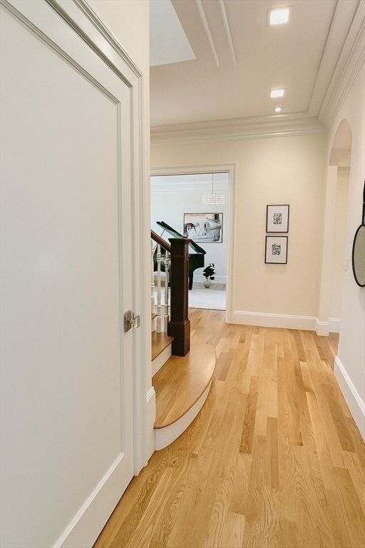 Interior, Recessed Lighting, Wood Texture Flooring